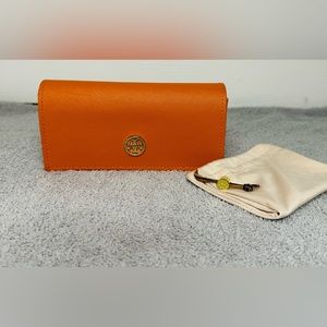 Tory Burch - Sunglasses case and bag